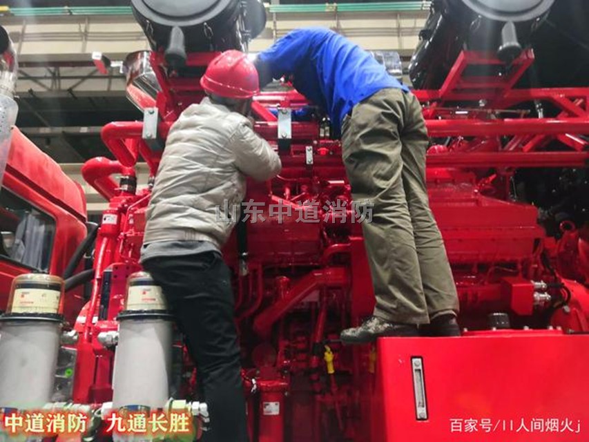煤矿车辆发动机舱水基自动灭火装置